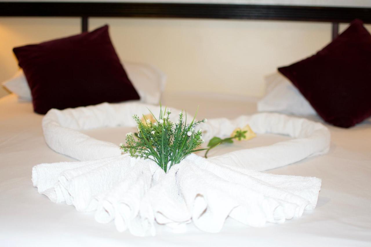 נומיאה Hotel Le Paris מראה חיצוני תמונה