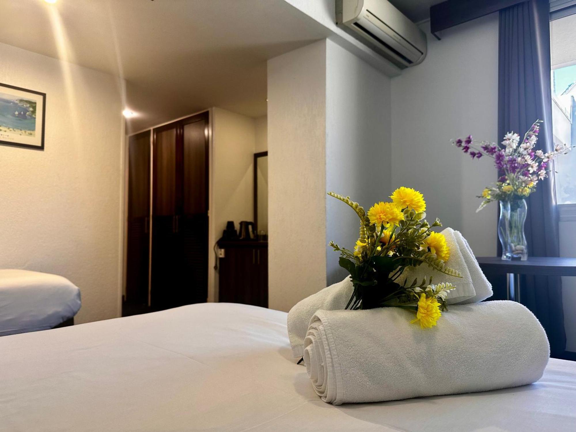 נומיאה Hotel Le Paris מראה חיצוני תמונה